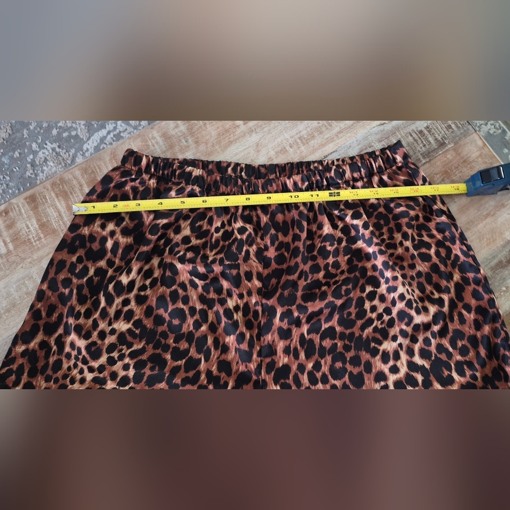 Frederick's of Hollywood Leopard Print Pajama Set Size M satiny Feel - Picture 13 of 15